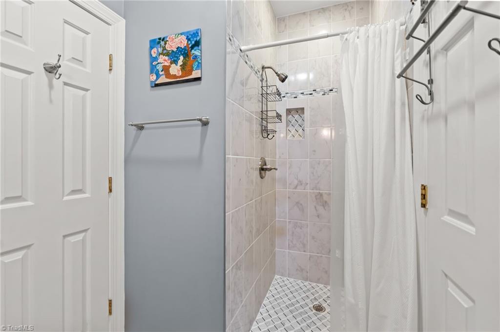 913 Flicker Lane High Point, NC 27262 - Photo 27 of 42