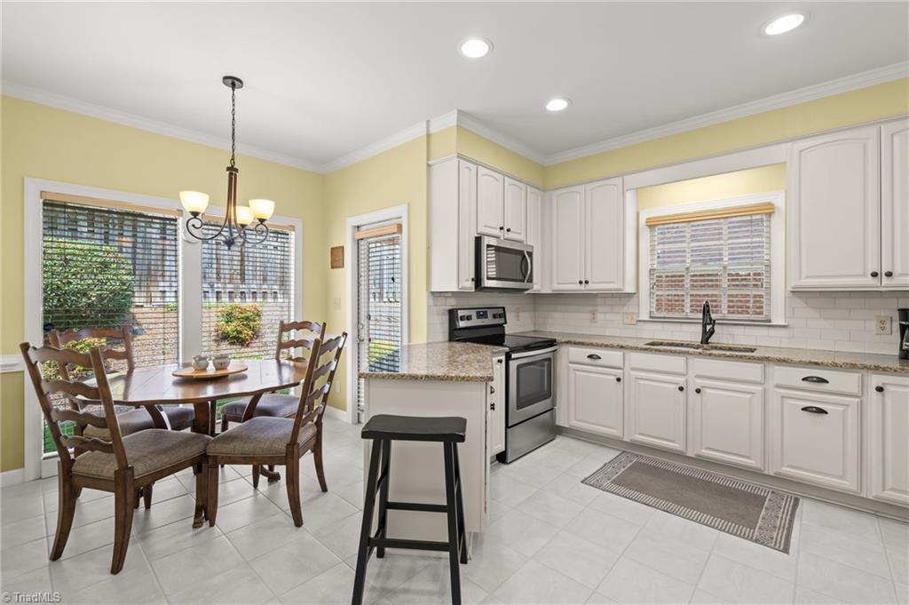 913 Flicker Lane High Point, NC 27262 - Photo 9 of 42