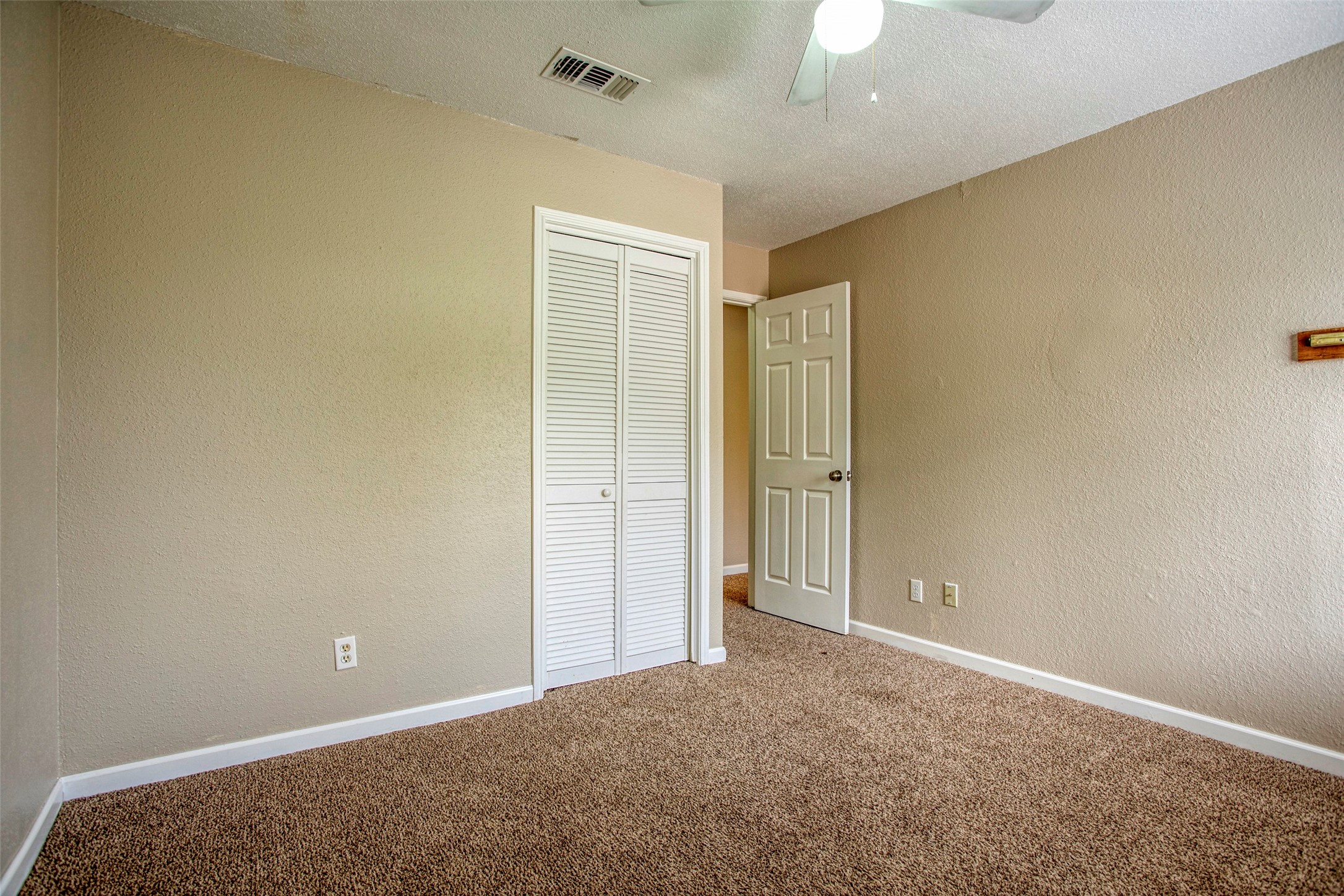 1556 Silverpines Road, Unit 556 Houston, TX 77062 - Photo 10 of 23 Gallery Image 10