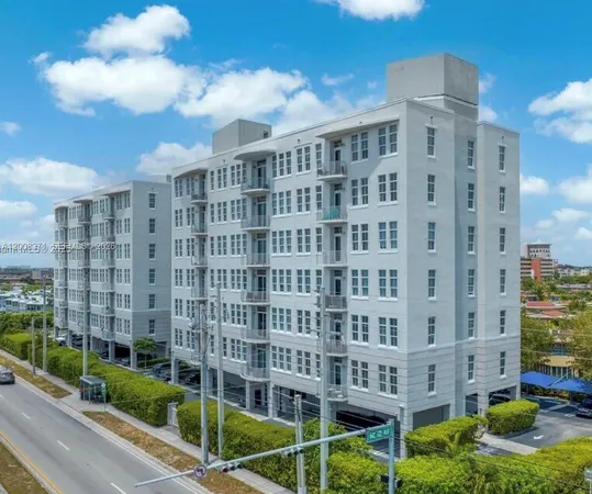 $2,800 | 1791 Northeast Miami Gardens Drive, Unit E302, Miami, FL 33179