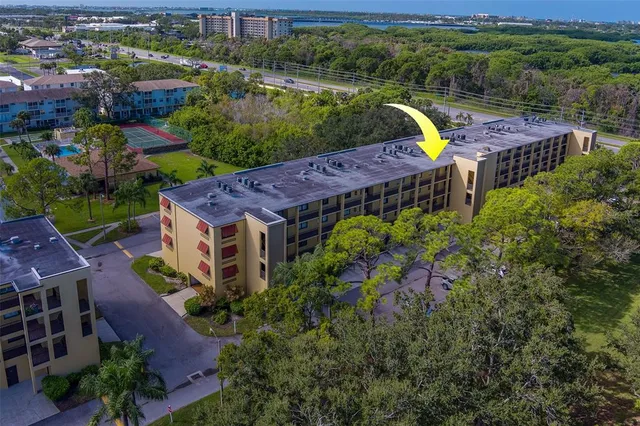 $299,999 | 5849 Park Street North, Unit 404, St. Petersburg, FL 33709