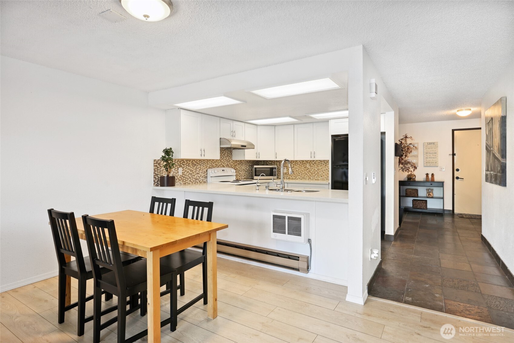 30831 13th Place South, Unit 13 Federal Way, WA 98003 - Photo 14 of 38 a kitchen with a table and chairs in it