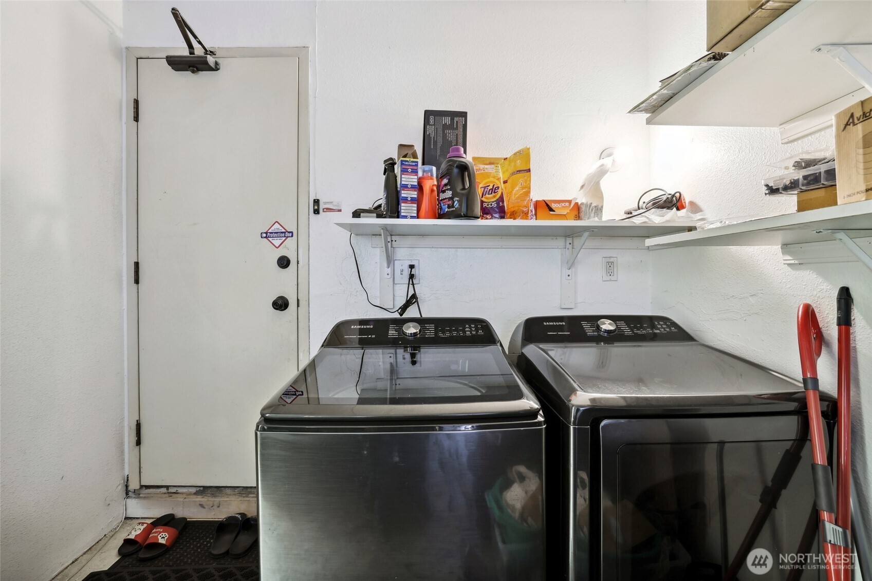 30831 13th Place South, Unit 13 Federal Way, WA 98003 - Photo 25 of 38 a utility room with dryer and washer