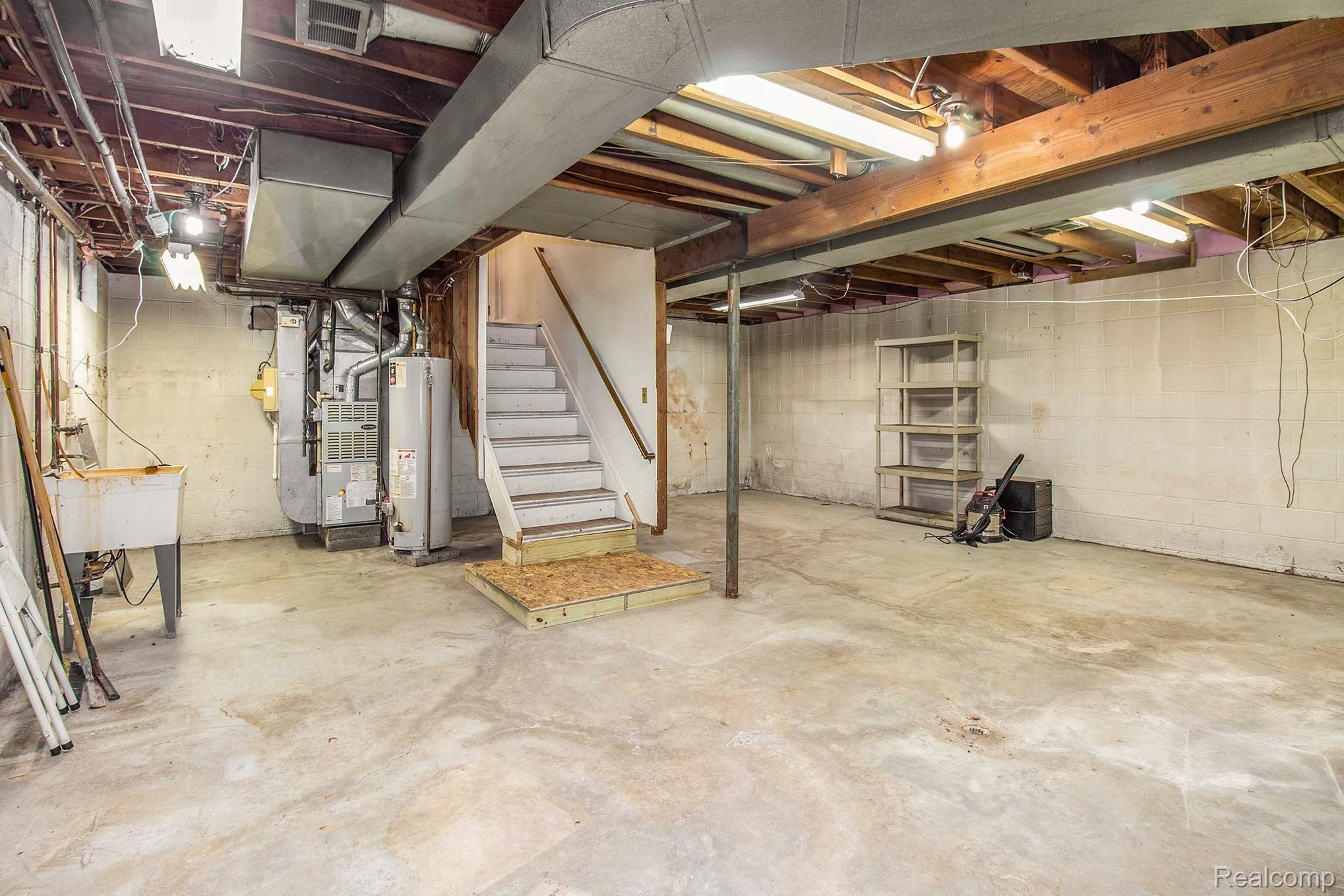 2309 Fisk Road Howell, MI 48843 - Photo 16 of 17 B1.jpg
