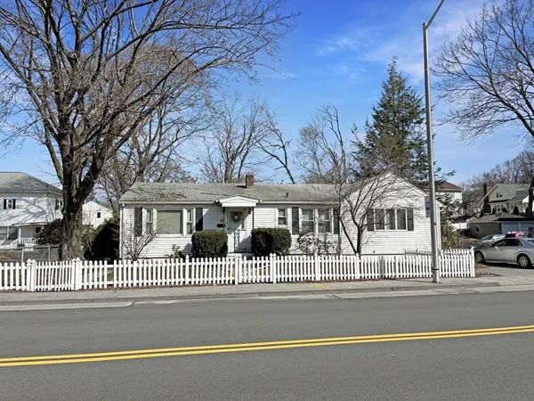$384,900 | 103 Heywood Street, Worcester, MA 01604