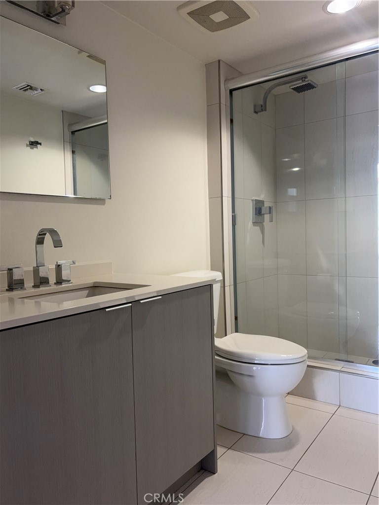 600 Ridgeley Drive Los Angeles, CA 90036 - Photo 14 of 29 a bathroom with a sink toilet and shower