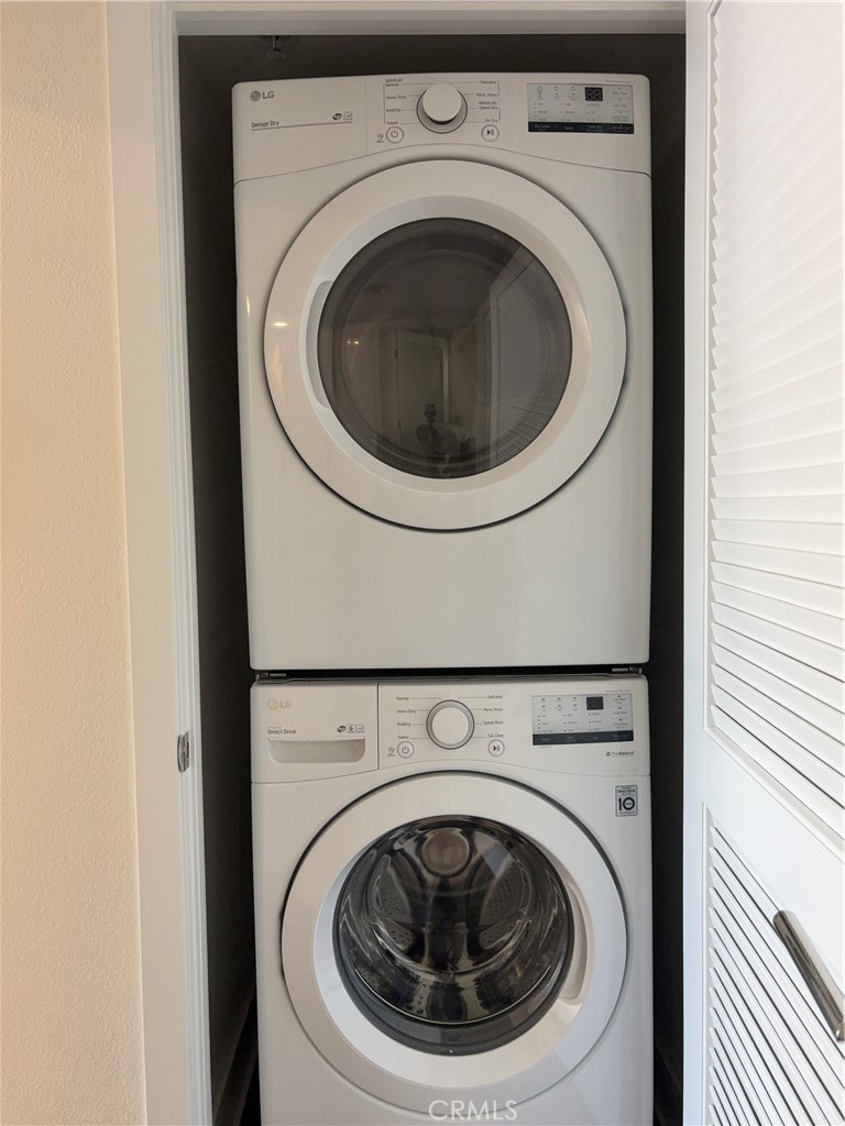 600 Ridgeley Drive Los Angeles, CA 90036 - Photo 25 of 29 a utility room with dryer and washer