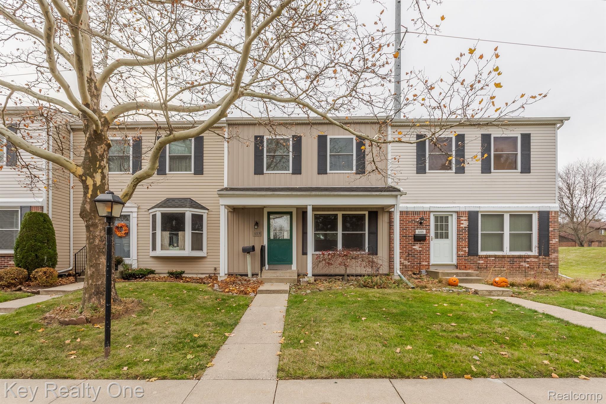 1223 Miniature Court Rochester, MI 48307 - Photo 2 of 28 Gallery Image 2