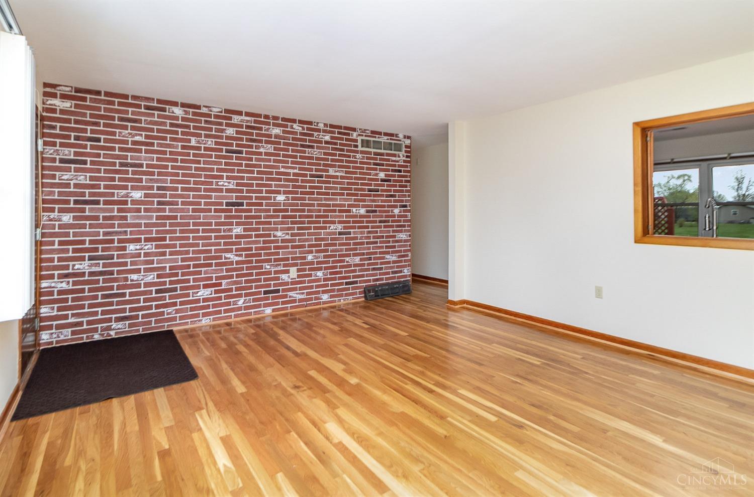 934 Locust Corner Road Cincinnati, OH 45245 - Photo 15 of 22 Gallery Image 15