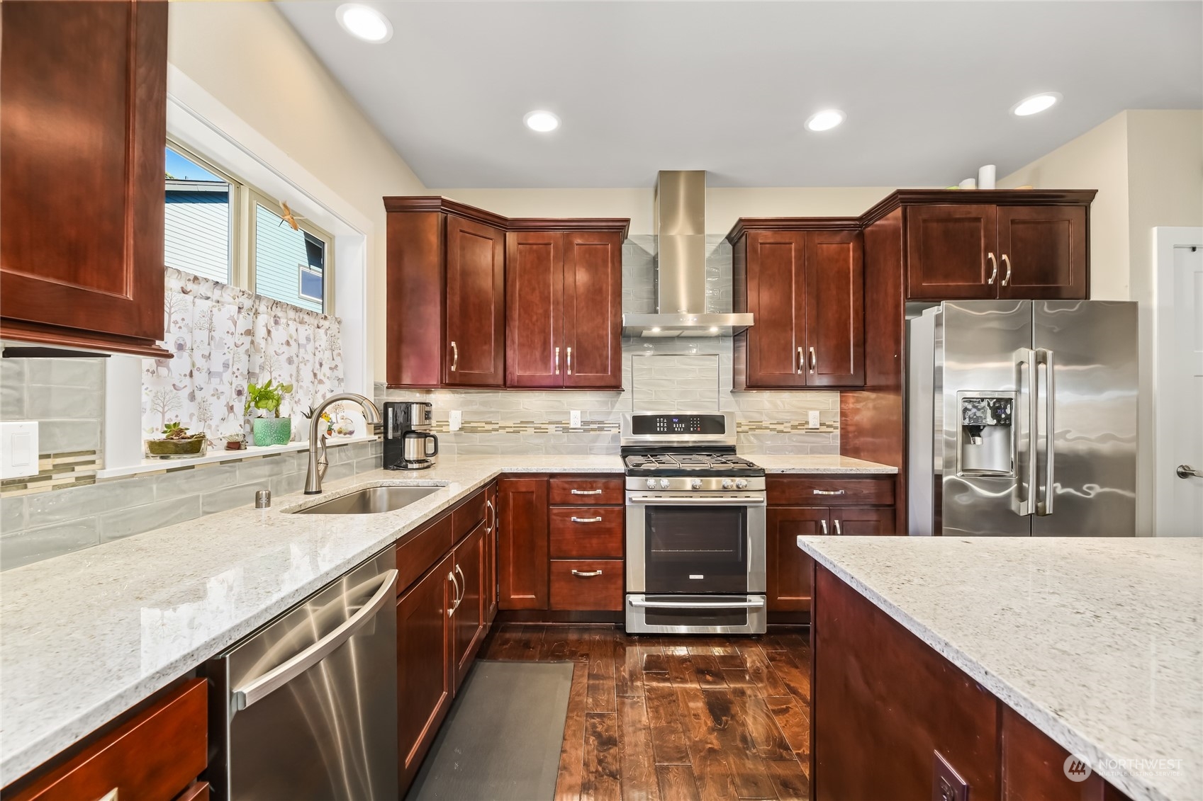 8826 234th Street Southwest Edmonds, WA 98026 - Photo 10 of 28 Gallery Image 10