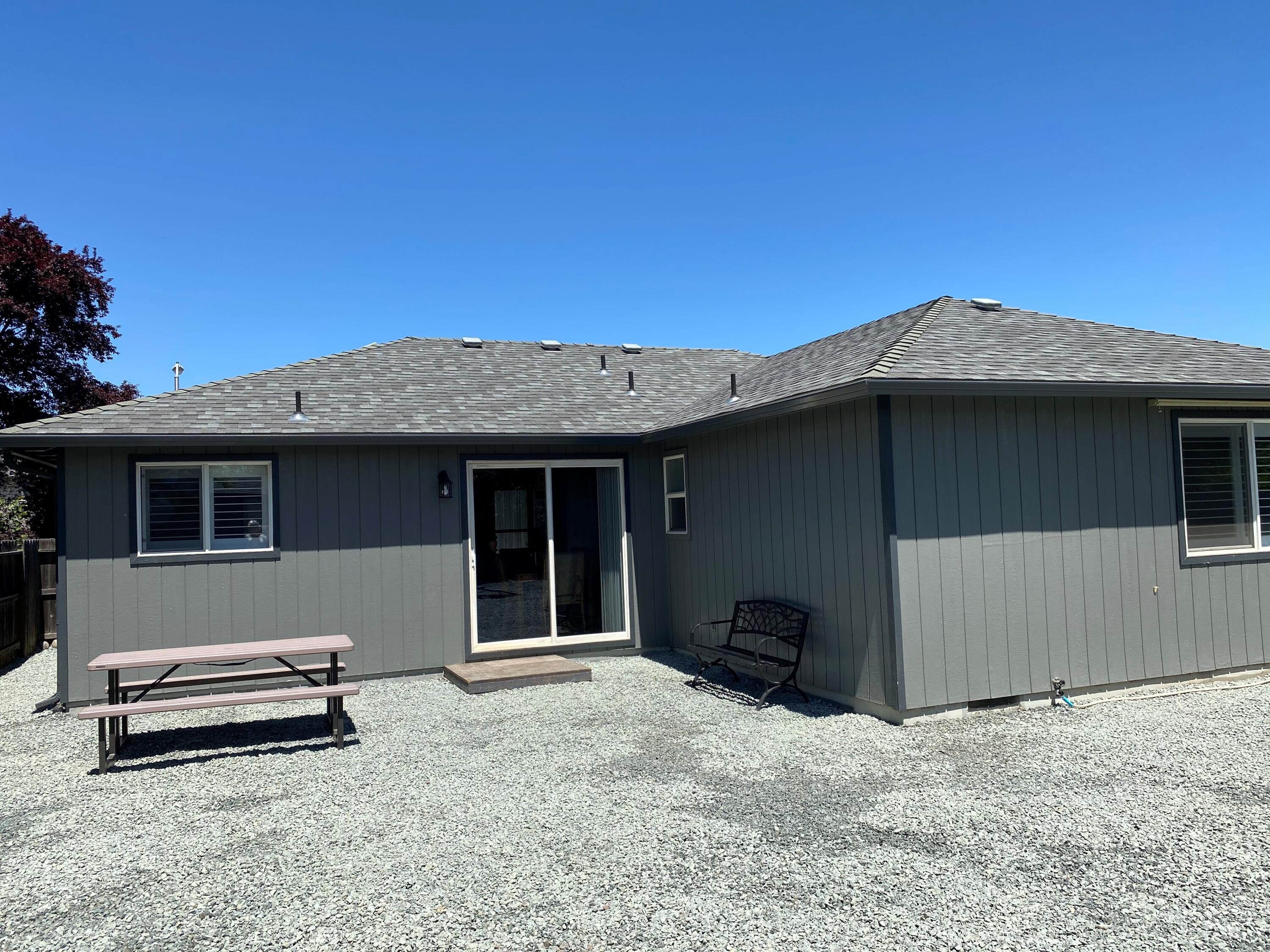 1040 Hopkins Road Central Point, OR 97502 - Photo 29 of 33 Back yard 3