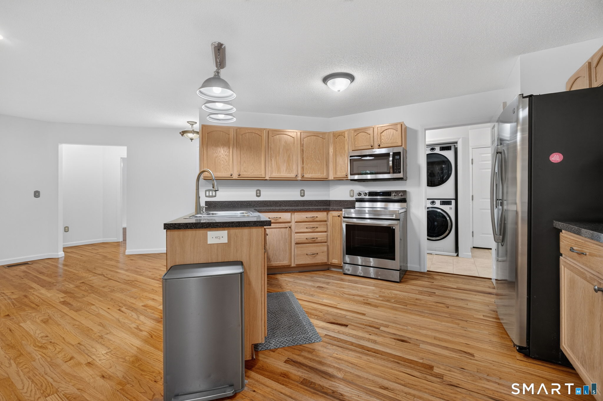 1137 Ridgewood Road Middletown, CT 06457 - Photo 12 of 37 Gallery Image 12