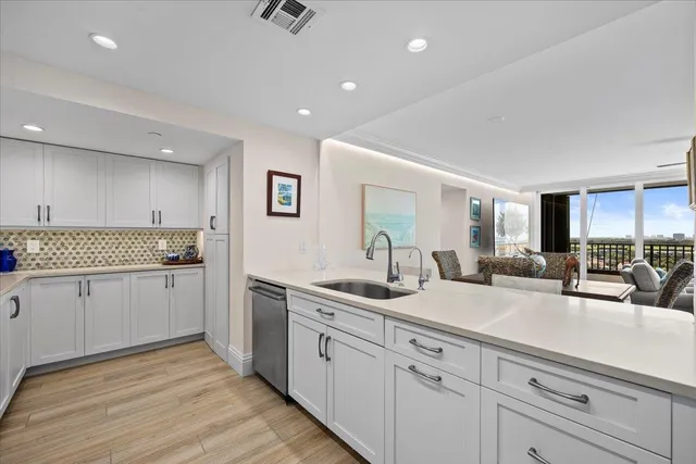 $1,450,000 | 450 Ocean Drive, Unit PH3, Juno Beach, FL 33408