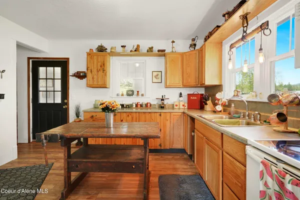 $1,350,000 | 1050 Eastside Road, Priest River, ID 83856
