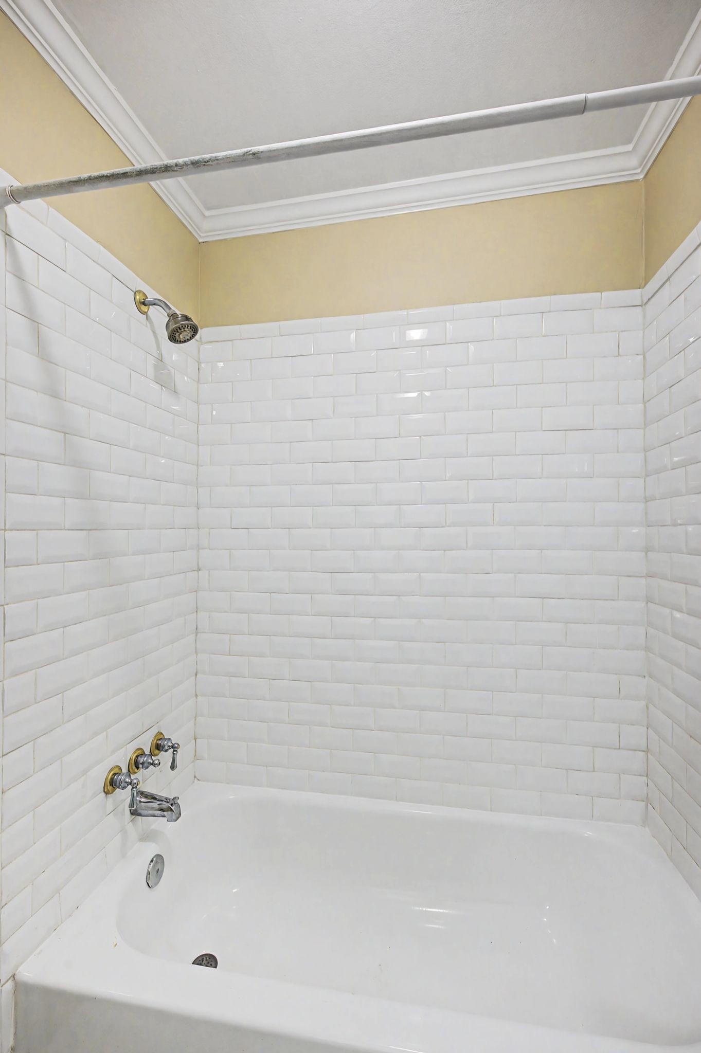 1011 Murfreesboro Road, Unit L10 Franklin, TN 37064 - Photo 32 of 47 a bathroom with a shower and a bath tub