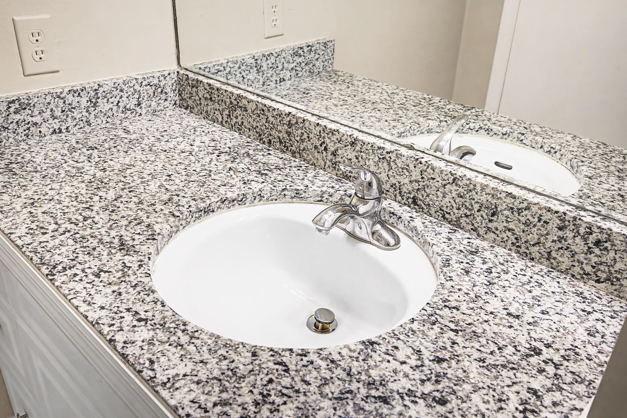 1011 Murfreesboro Road, Unit L10 Franklin, TN 37064 - Photo 33 of 47 a bathroom with a bathtub and shower