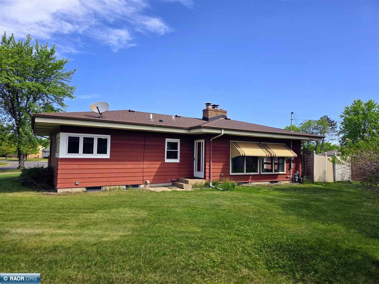 302 North Inner Drive Hibbing, MN 55746 - Photo 3 of 35