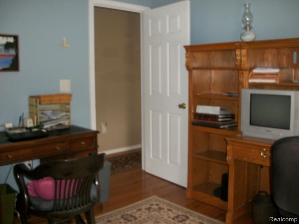 3690 Morgan Road Lake Orion, MI 48359 - Photo 6 of 13 100_0841.jpg