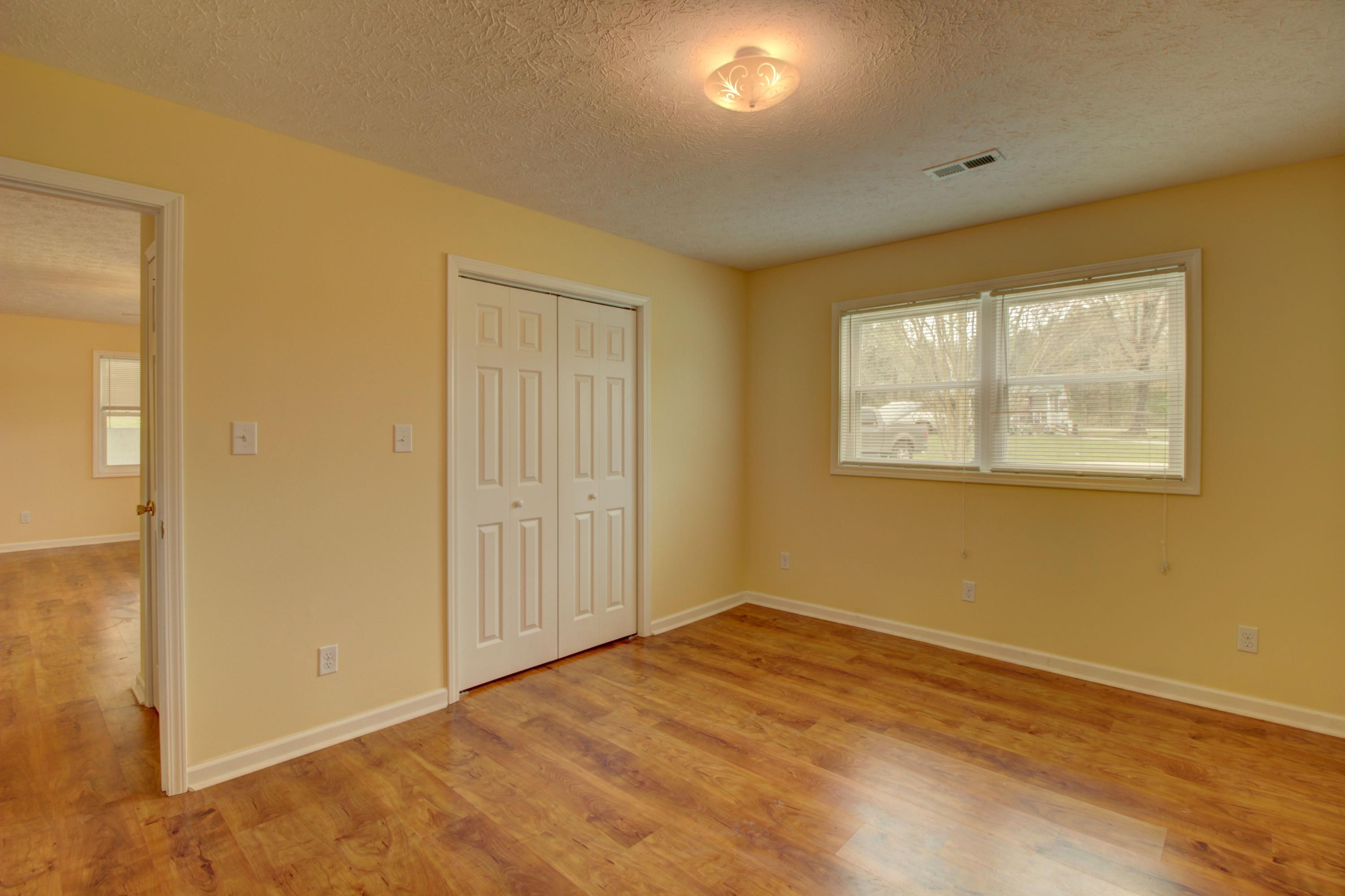 609 Laurel Bluff Road Kingston, TN 37763 - Photo 7 of 10 1st bedroom