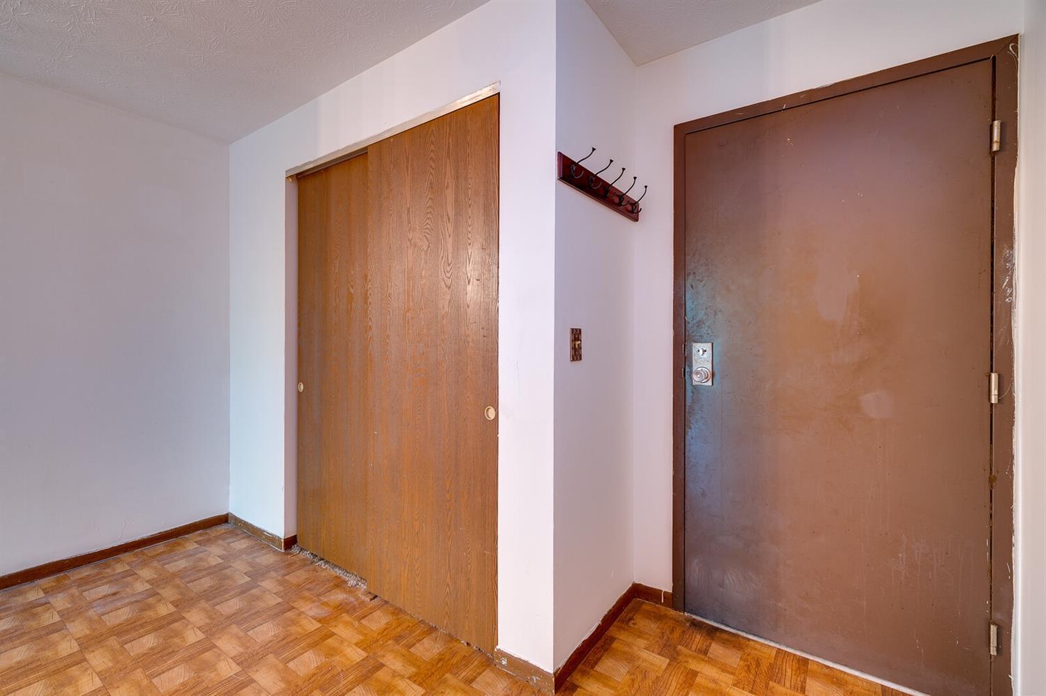 518 Riddle Road, Unit 8 Cincinnati, OH 45220 - Photo 6 of 23 Gallery Image 6