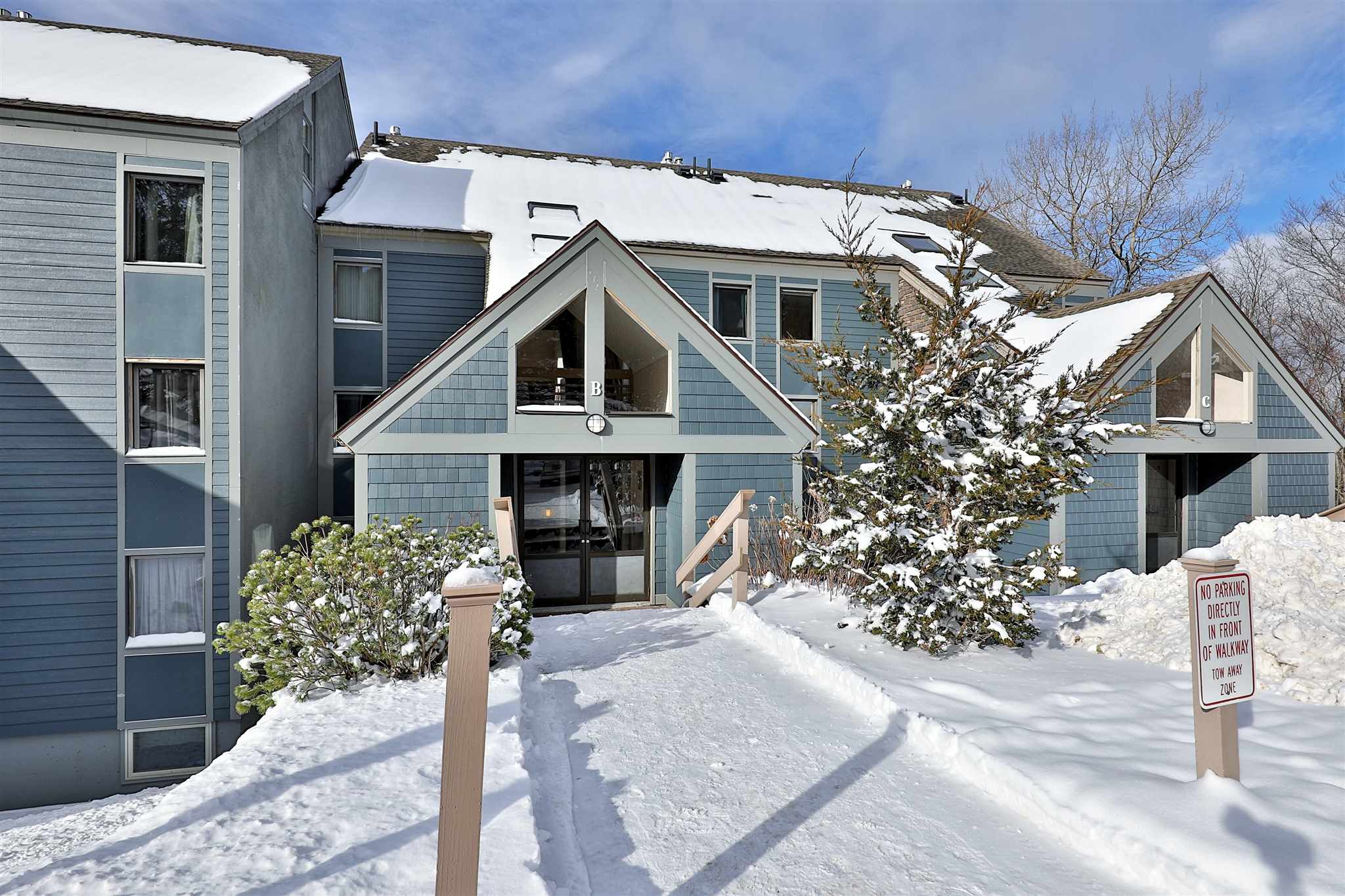697 East Mountain Road, Unit B1 Killington, VT 05751 - Photo 2 of 24