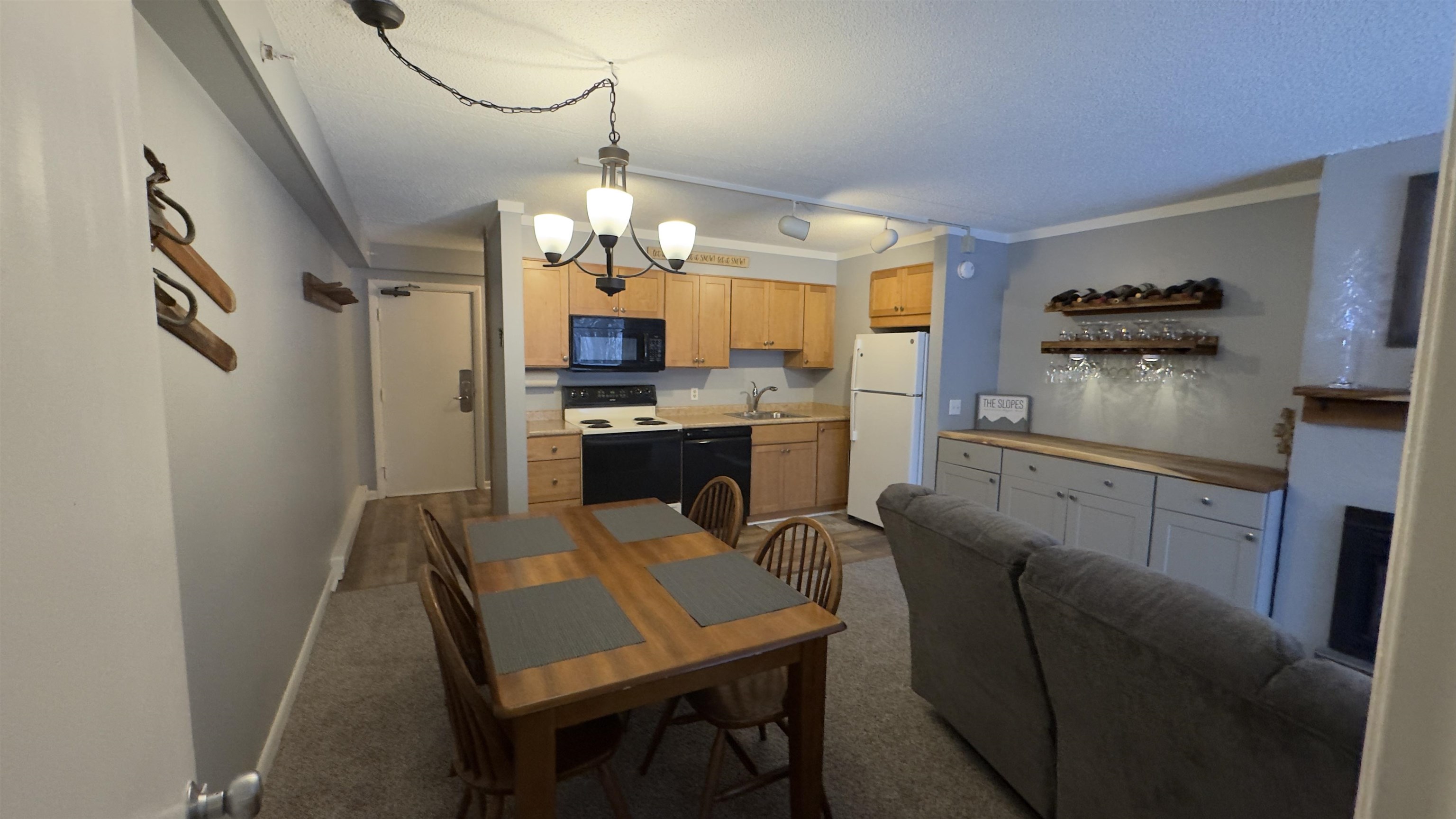 697 East Mountain Road, Unit B1 Killington, VT 05751 - Photo 4 of 24