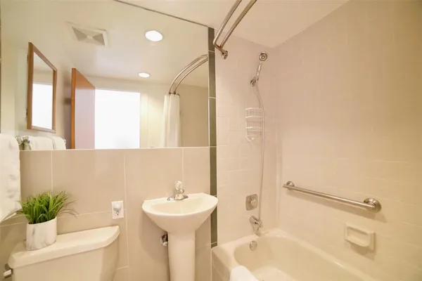 $4,150 | 235 Sunrise Avenue, Unit 2217, Palm Beach, FL 33480