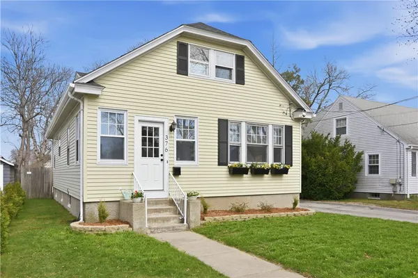 $439,900 | 376 Norwood Avenue, Warwick, RI 02888