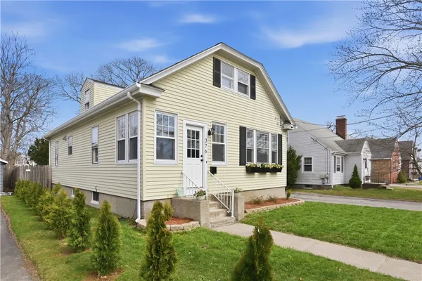$439,900 | 376 Norwood Avenue, Warwick, RI 02888