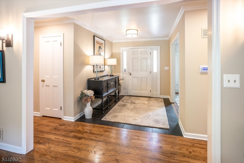24 Brookfield Way Mendham, NJ 07945 - Photo 8 of 32