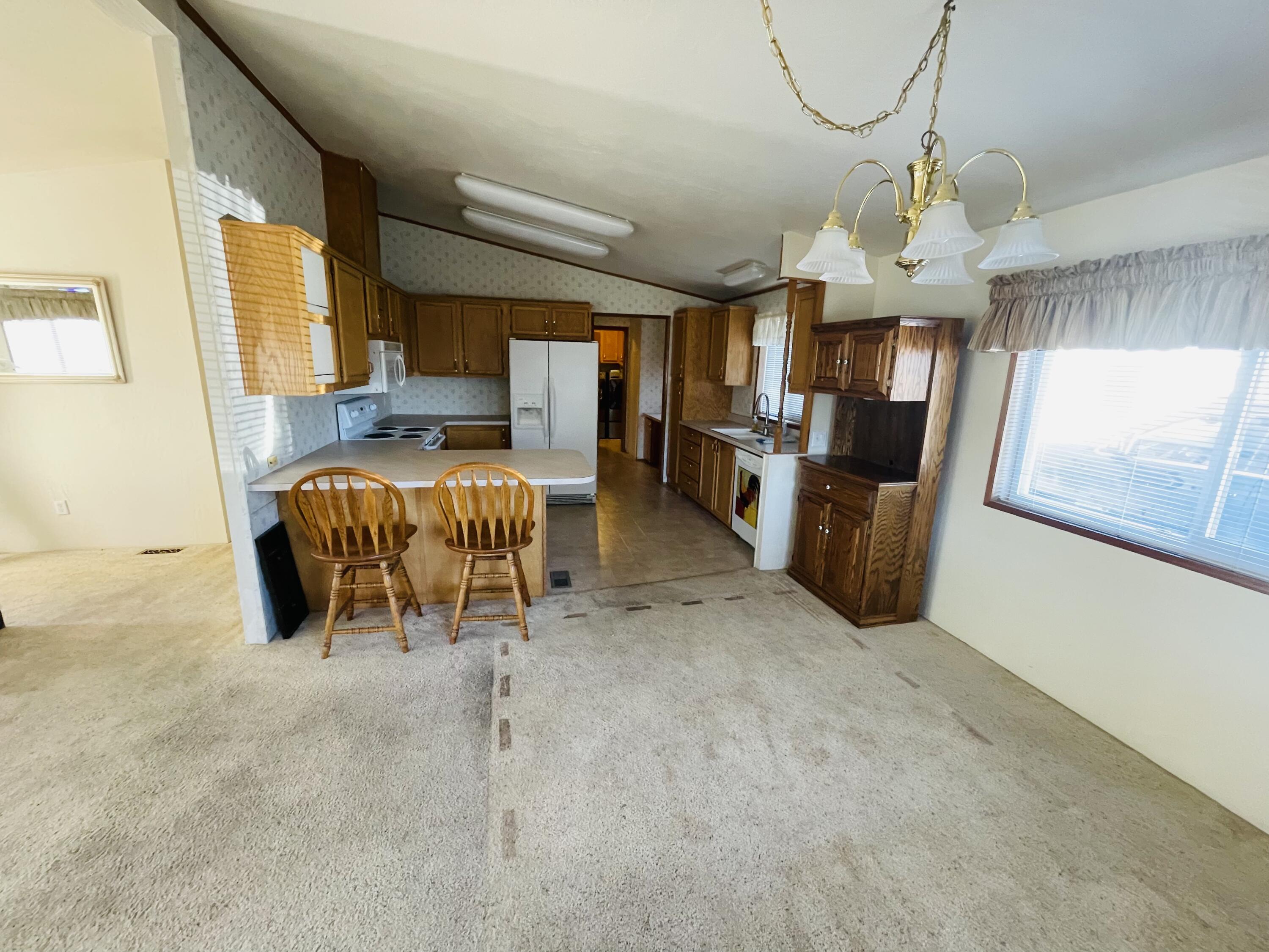 555 Freeman Road, Unit 214 Central Point, OR 97502 - Photo 5 of 21 5FA2F69C-7848-4A29-B1EA-E19DA96D6A3B