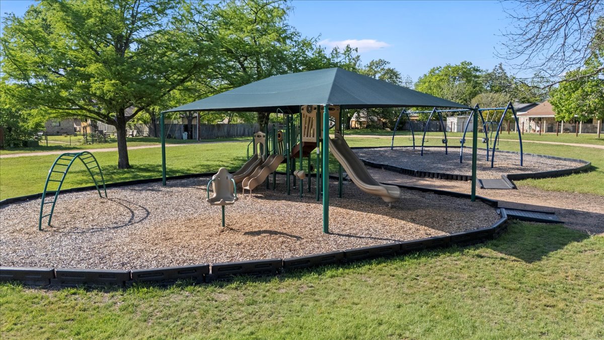 10616 Mellow Meadow Drive, Unit 21C Austin, TX 78750 - Photo 30 of 39 a small garden covered with tall trees