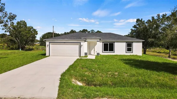 a view of a house with backyard and garden