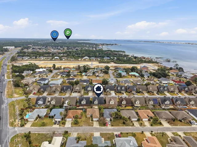 a view of livingroom with workspace