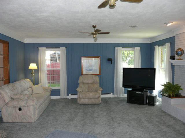 3937 Knepper Road Lambertville, MI 48144 - Photo 12 of 20 Spacious Family Room