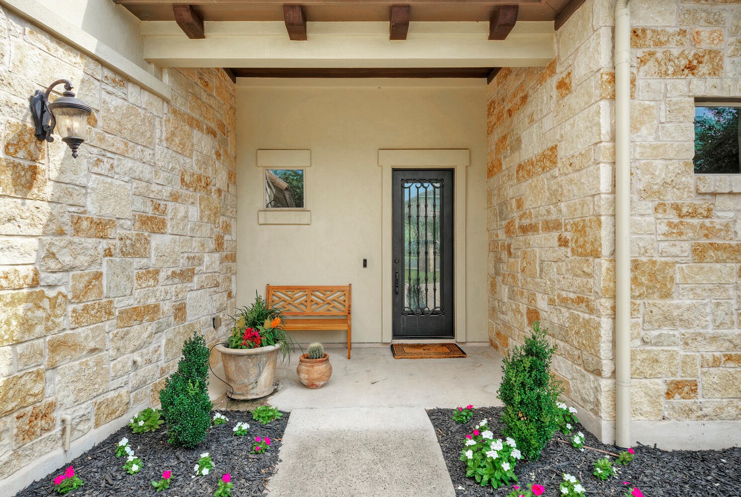 7 Parkside Road The Hills, TX 78738 - Photo 3 of 36