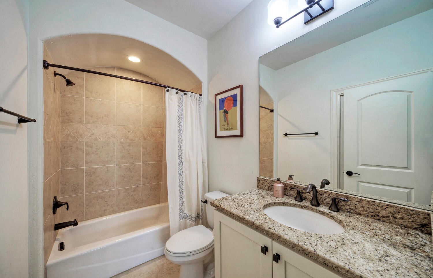 7 Parkside Road The Hills, TX 78738 - Photo 31 of 36 Upstairs 4th bedroom suite bedroom.