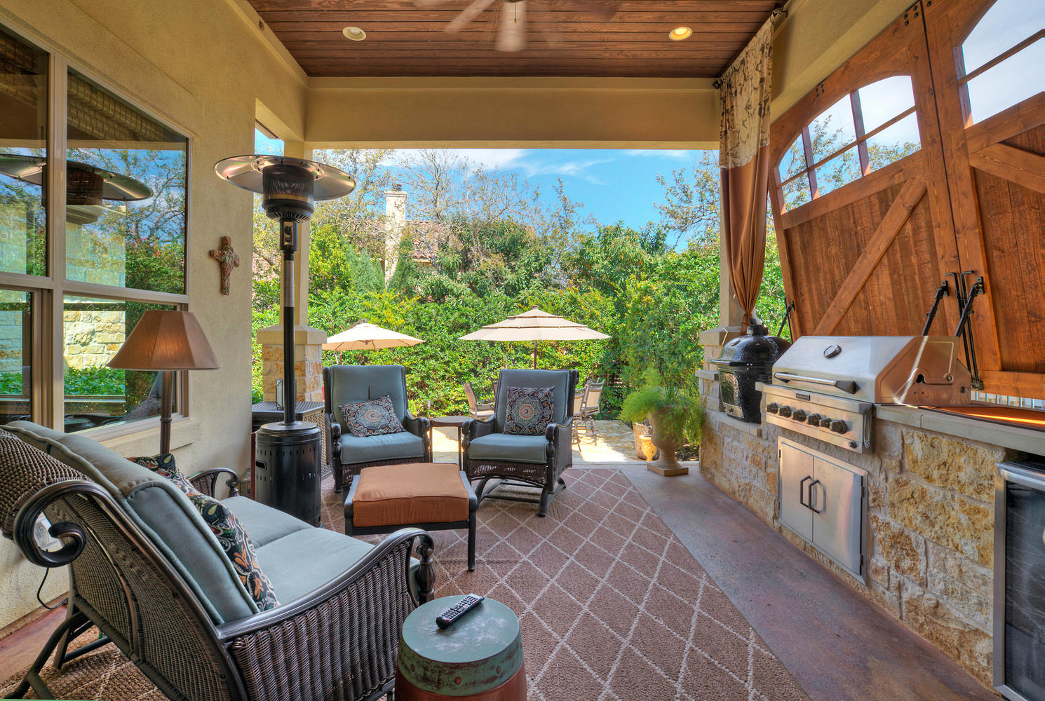 7 Parkside Road The Hills, TX 78738 - Photo 32 of 36 View of patio featuring ceiling fan and an outdoor kitchen with living area