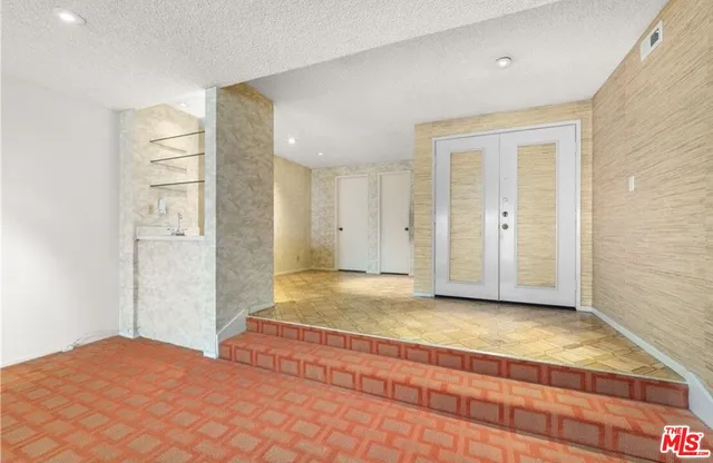 a view of empty room with window