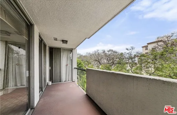 $4,499 | 321 North Oakhurst Drive, Unit 306, Beverly Hills, CA 90210