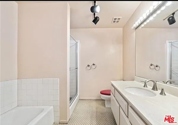 $4,499 | 321 North Oakhurst Drive, Unit 306, Beverly Hills, CA 90210