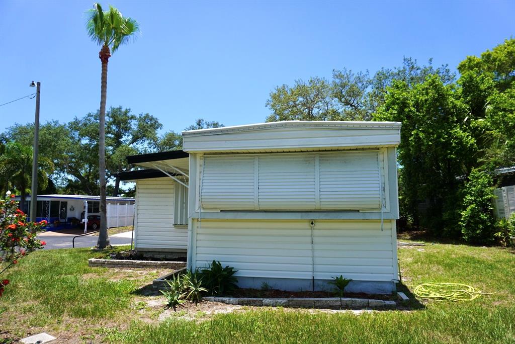 980 7th Street Northwest, Unit 71 Largo, FL 33770 - Photo 17 of 23 a view of a backyard of the house