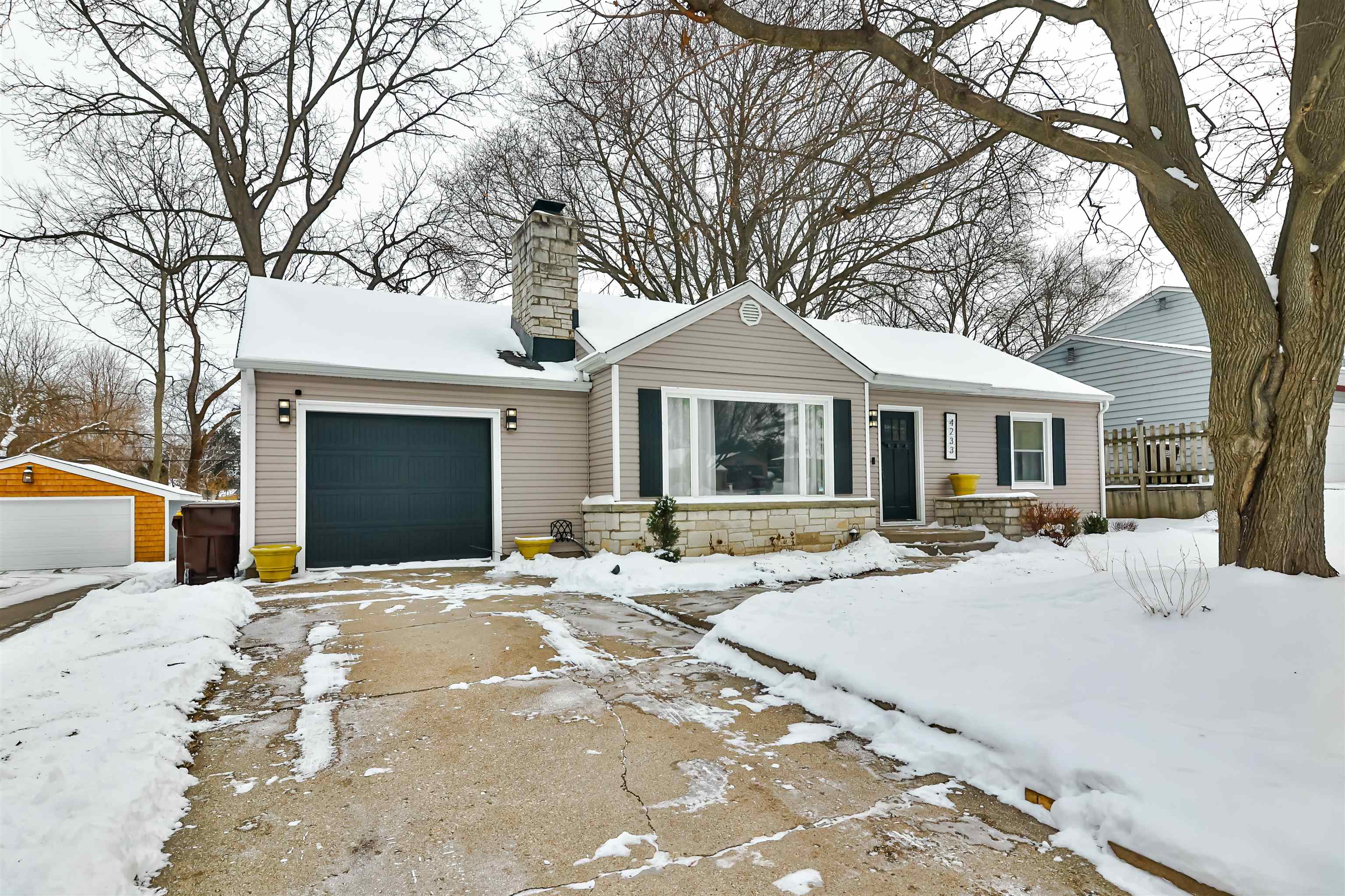 4233 Pinecrest Road Rockford, IL 61107 - Photo 1 of 30 Gallery Image 1