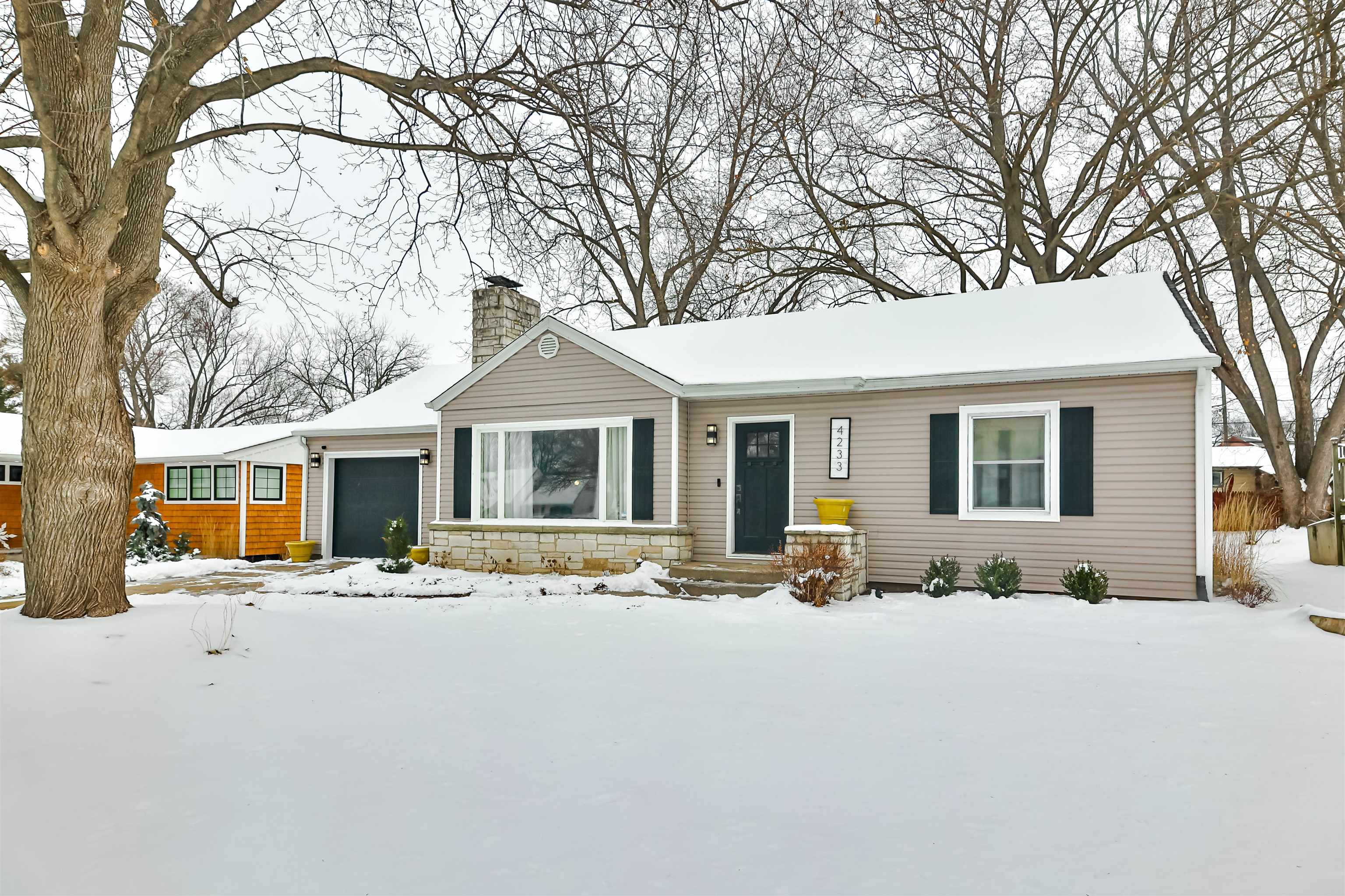 4233 Pinecrest Road Rockford, IL 61107 - Photo 3 of 30 Gallery Image 3