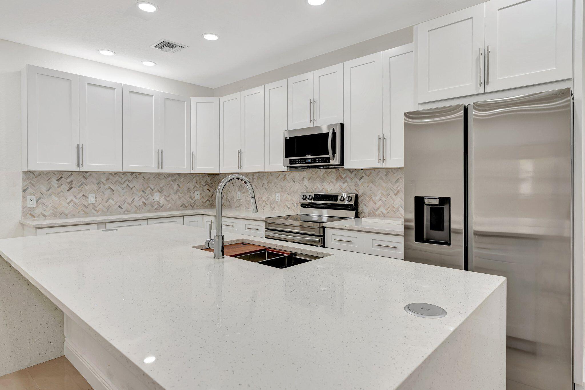 3516 S Avenue Riviera Beach, FL 33404 - Photo 6 of 45 33-web-or-mls-33-web-or-mls-_MLP0547