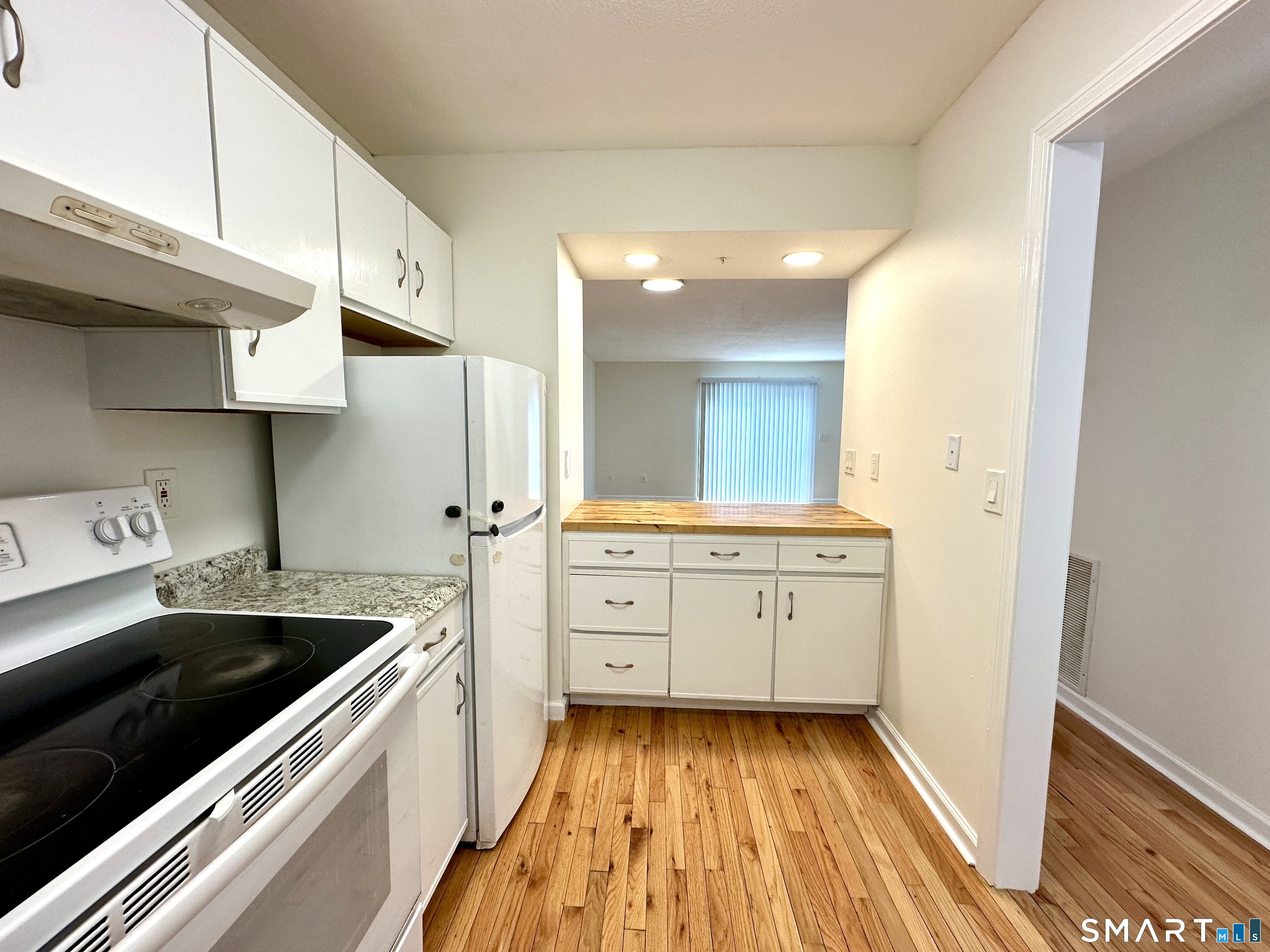 20 Oak Ridge Drive, Unit 20 Windsor Locks, CT 06096 - Photo 3 of 17