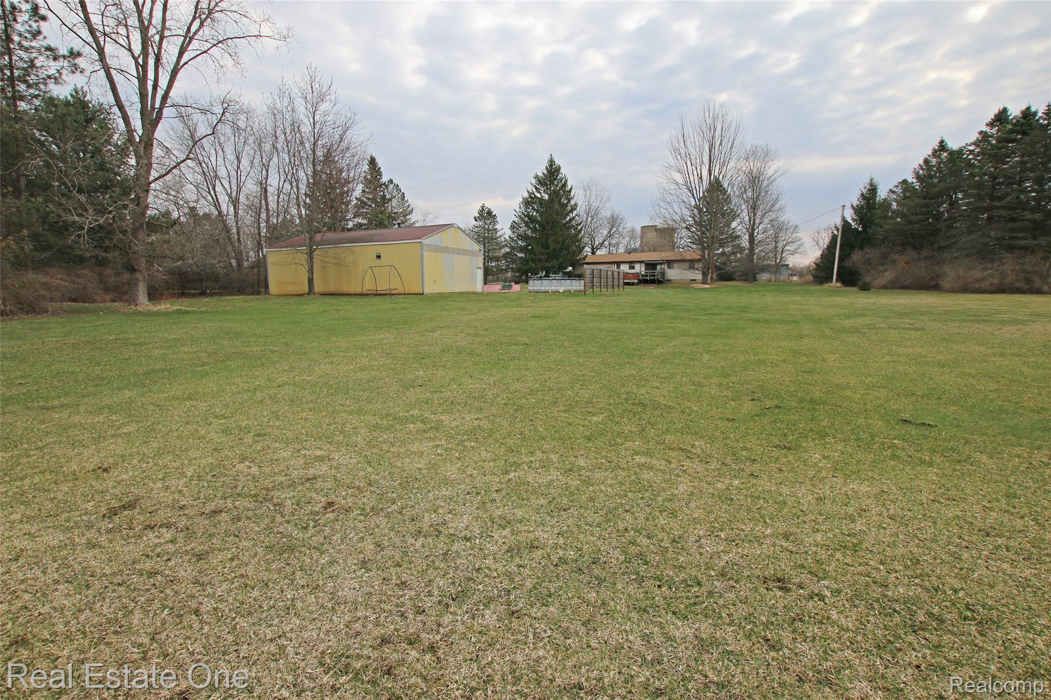 940 South Hurd Road Oxford, MI 48371 - Photo 53 of 57 53) Backyard.jpg