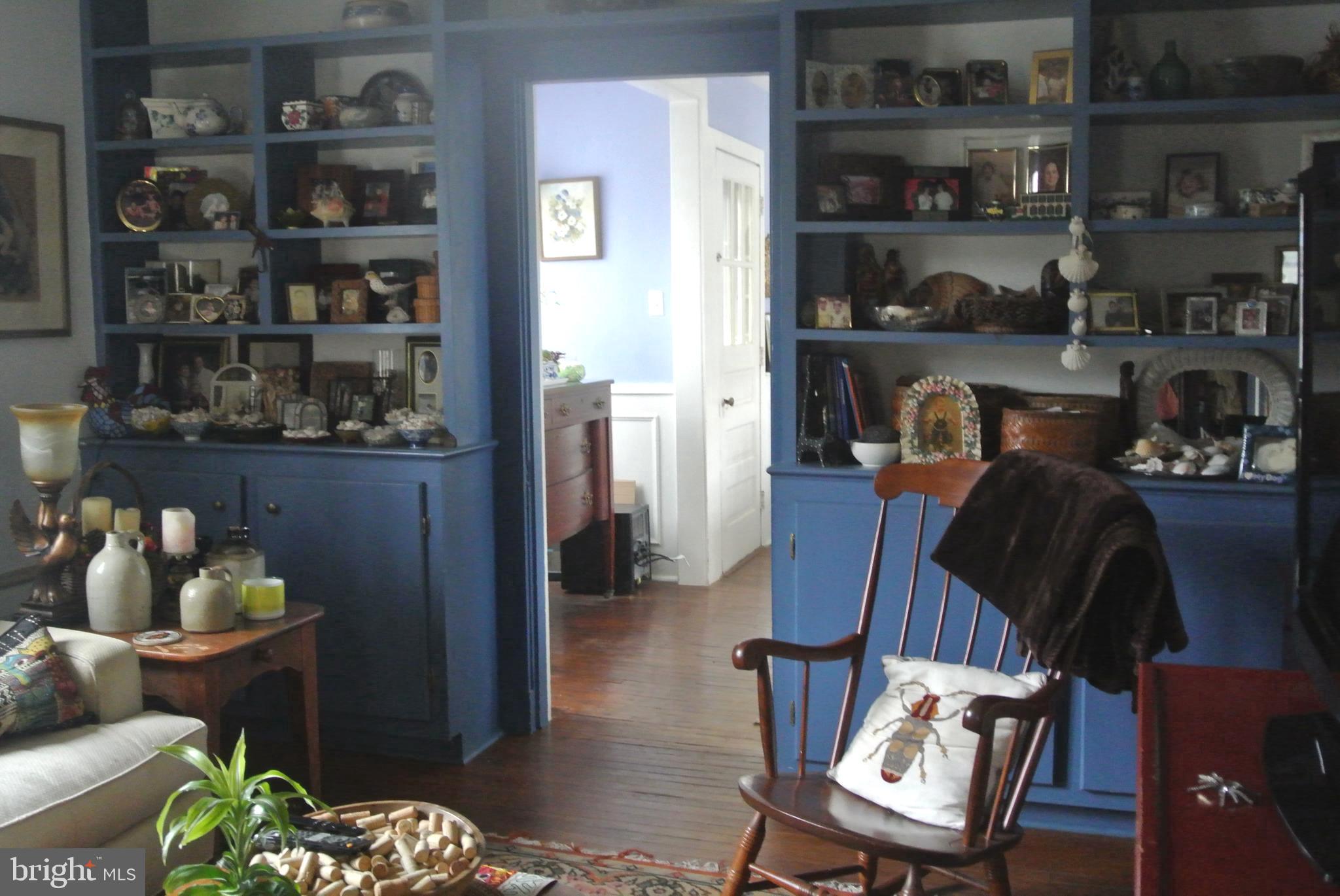 6986 Bellevue Road St. Michaels, MD 21663 - Photo 22 of 31 family room with buit ins