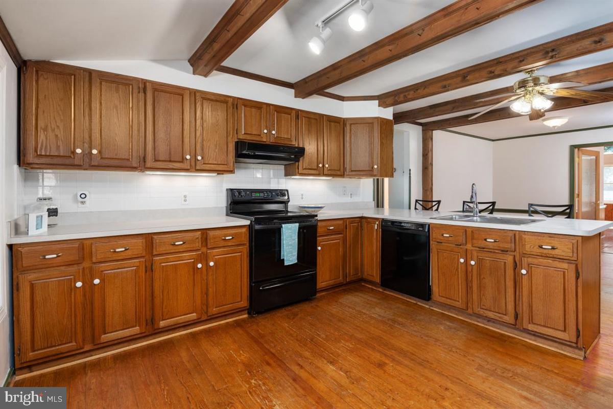 15929 Attleboro Road Silver Spring, MD 20905 - Photo 12 of 46 Kitchen