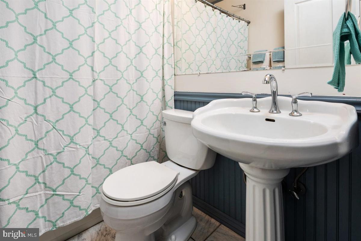 15929 Attleboro Road Silver Spring, MD 20905 - Photo 28 of 46 Full Bathroom near main level bedrooms